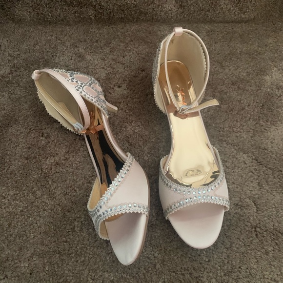 🗼 Gorgeous Pumps with Rhinestone - Picture 4 of 12